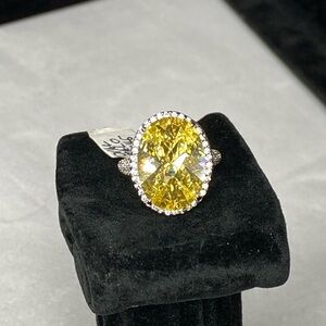 Elegant 12Carat Citrine Gemstone Ring